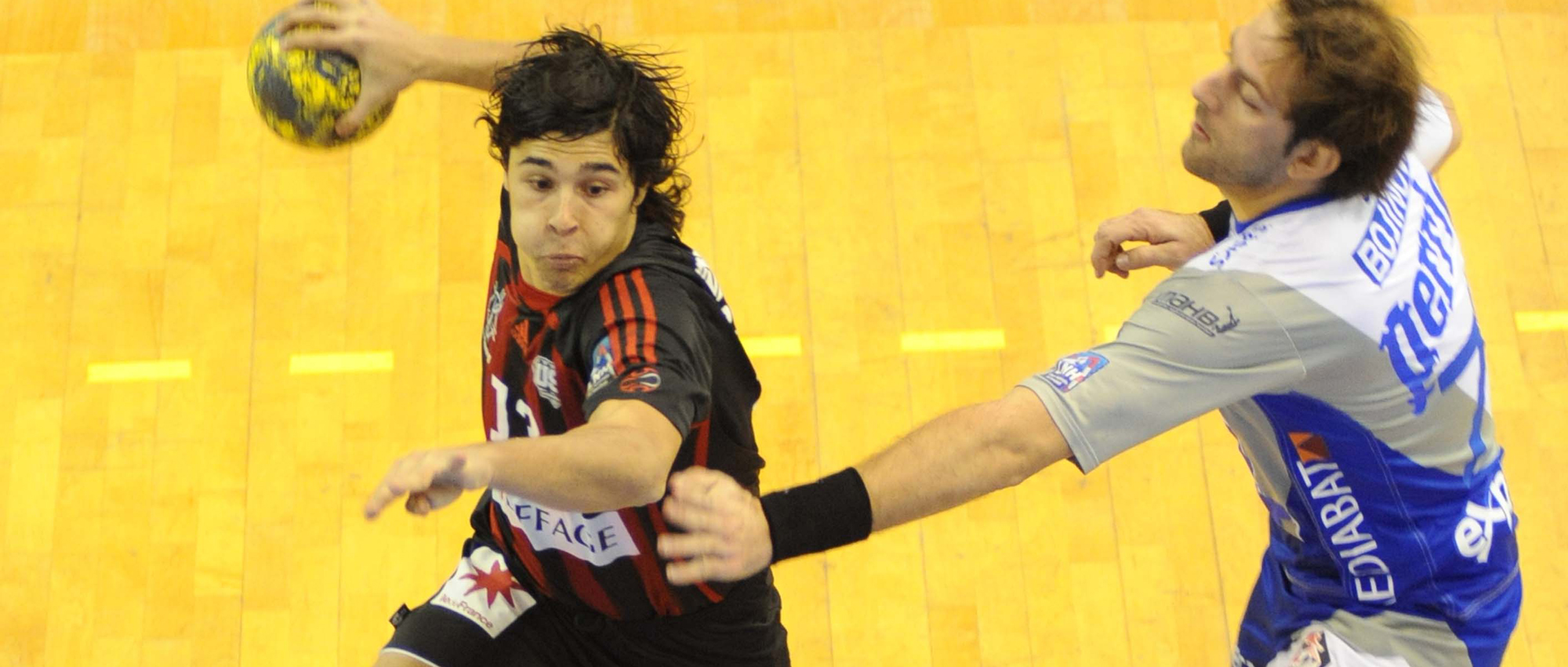 Guillaume Crépain a joué ses premiers matchs en professionnel avec Ivry lors de la saison 2005/2006.