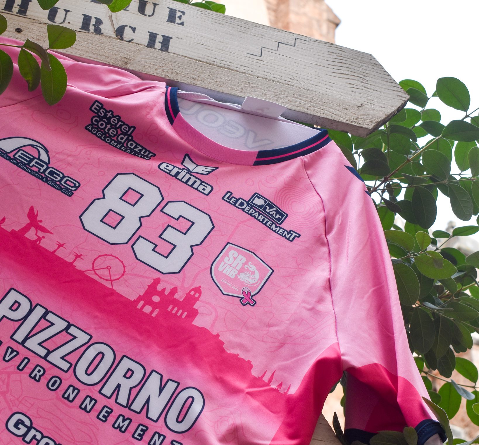 Le maillot spécial octobre rose fait son retour